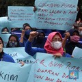 Puluhan Ibu-ibu Nasabah Bumiputera Serbu Markas OJK, Ada Apa?