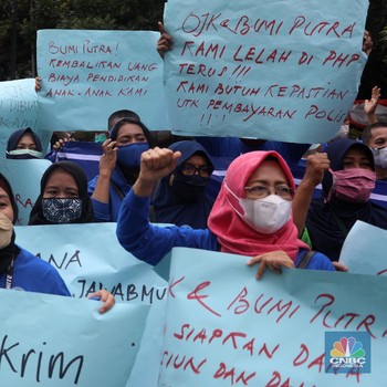 Puluhan Ibu-ibu Nasabah Bumiputera Serbu Markas OJK, Ada Apa?