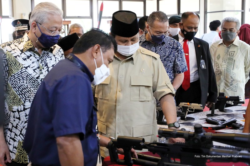 Prabowo pada Kamis (11/11) sukses membawa Perdana Menteri (PM) Malaysia, Dato' Sri Ismail Sabri Yaakob dan Menteri Pertahanan Malaysia, Dato’ Seri Hishammuddin Hussein mengunjungi inhan dalam negeri PT Pindad (Persero) di Bandung, Jawa Barat. Ist Prabowo pada Kamis (11/11) sukses membawa Perdana Menteri (PM) Malaysia, Dato' Sri Ismail Sabri Yaakob dan Menteri Pertahanan Malaysia, Dato’ Seri Hishammuddin Hussein mengunjungi inhan dalam negeri PT Pindad (Persero) di Bandung, Jawa Barat. Ist
