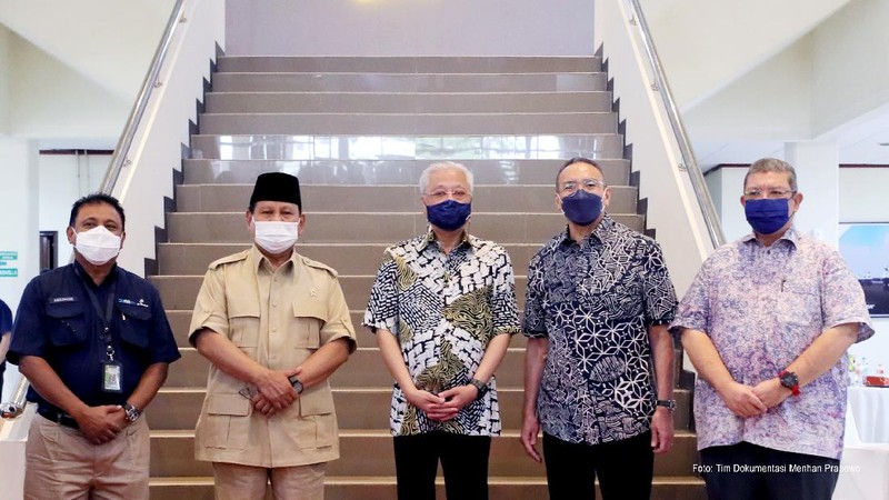 Prabowo pada Kamis (11/11) sukses membawa Perdana Menteri (PM) Malaysia, Dato' Sri Ismail Sabri Yaakob dan Menteri Pertahanan Malaysia, Dato’ Seri Hishammuddin Hussein mengunjungi inhan dalam negeri PT Pindad (Persero) di Bandung, Jawa Barat. Ist
