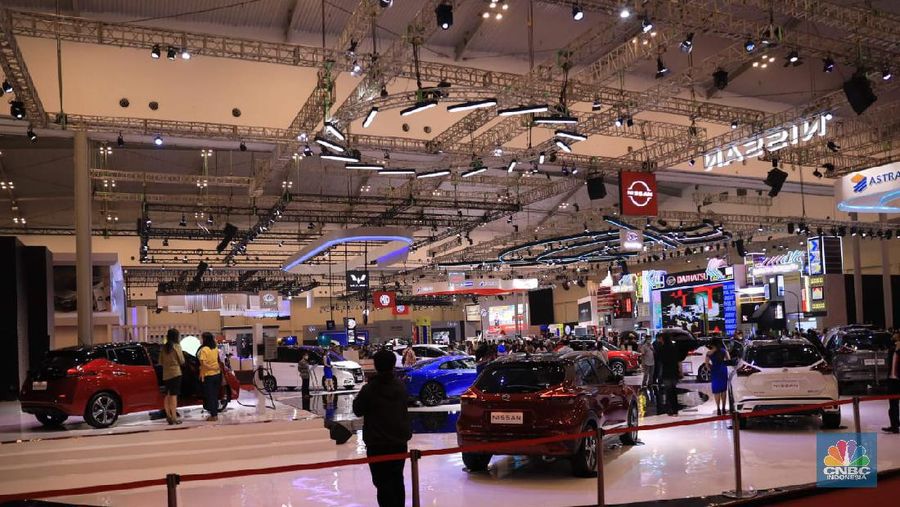 Suasana pembukaan Pergelaran Gaikindo International Auto Show (GIIAS) 2021 di Indonesia Convention Exhibition (ICE) BSD, Tangerang,  Kamis (11/11/2021). (CNBC Indonesia/Muhammad Sabki)