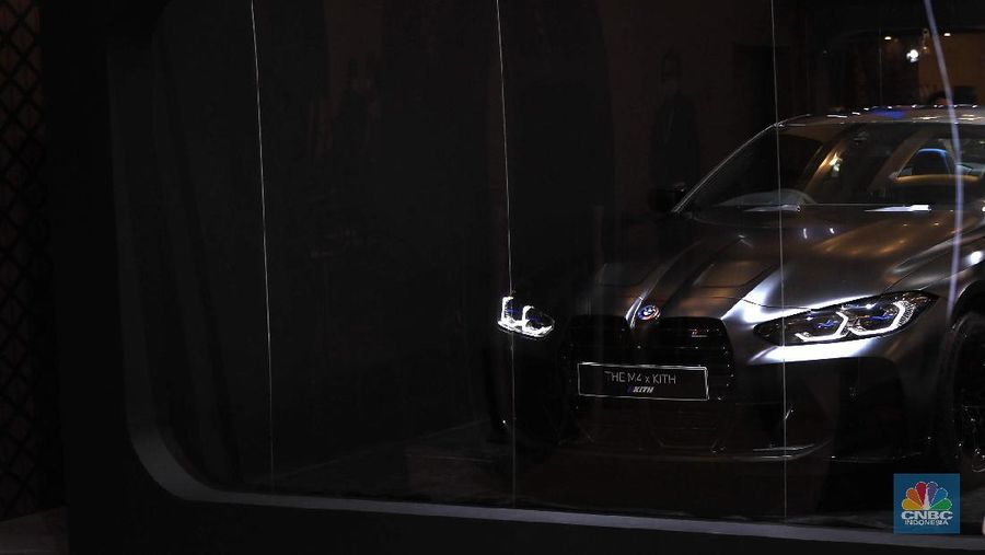 BMW M4 Competition X KITH dipamerkan di ajang Gaikindo Indonesia International Auto Show (GIIAS) 2021, Jumat, (12/11/2021). (CNBC Indonesia/Muhammad Sabki)