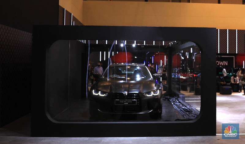 BMW M4 Competition X KITH dipamerkan di ajang Gaikindo Indonesia International Auto Show (GIIAS) 2021, Jumat, (12/11/2021). (CNBC Indonesia/Muhammad Sabki) BMW M4 Competition X KITH dipamerkan di ajang Gaikindo Indonesia International Auto Show (GIIAS) 2021, Jumat, (12/11/2021). (CNBC Indonesia/Muhammad Sabki)