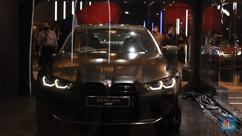 BMW M4 Competition X KITH dipamerkan di ajang Gaikindo Indonesia International Auto Show (GIIAS) 2021, Jumat, (12/11/2021). (CNBC Indonesia/Muhammad Sabki) BMW M4 Competition X KITH dipamerkan di ajang Gaikindo Indonesia International Auto Show (GIIAS) 2021, Jumat, (12/11/2021). (CNBC Indonesia/Muhammad Sabki)