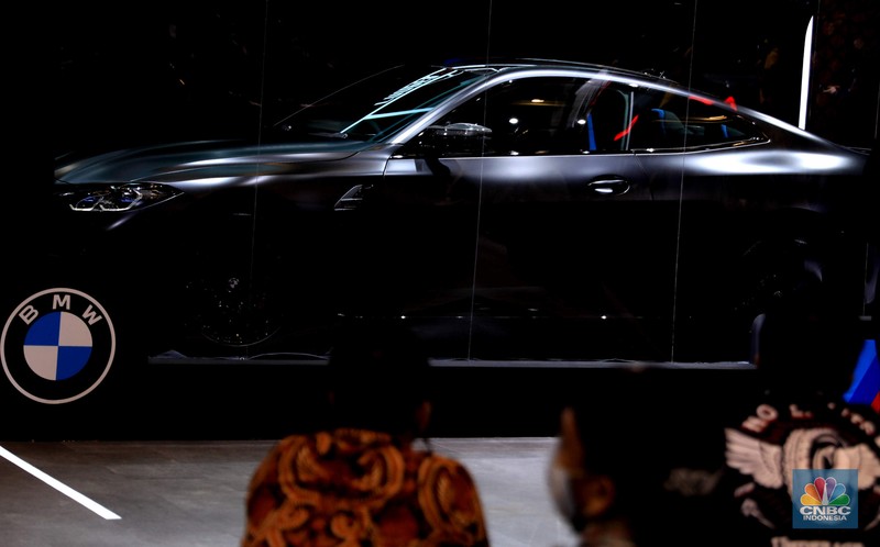 BMW M4 Competition X KITH dipamerkan di ajang Gaikindo Indonesia International Auto Show (GIIAS) 2021, Jumat, (12/11/2021). (CNBC Indonesia/Muhammad Sabki) BMW M4 Competition X KITH dipamerkan di ajang Gaikindo Indonesia International Auto Show (GIIAS) 2021, Jumat, (12/11/2021). (CNBC Indonesia/Muhammad Sabki)