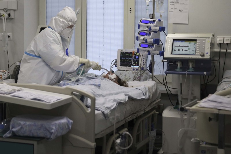 Lonjakan covid-19 dirumah sakit Rusia. (AP/Vitali Timkiv) Lonjakan covid-19 dirumah sakit Rusia. (AP/Vitali Timkiv)
