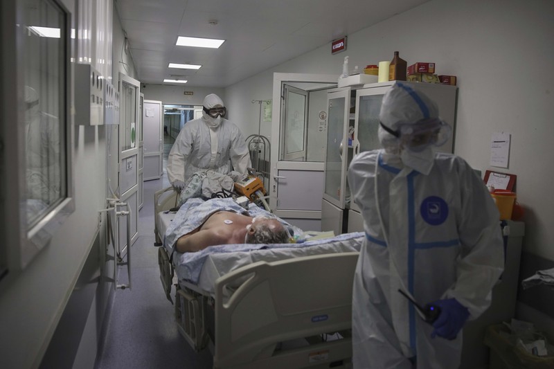 Lonjakan covid-19 dirumah sakit Rusia. (AP/Vitali Timkiv)