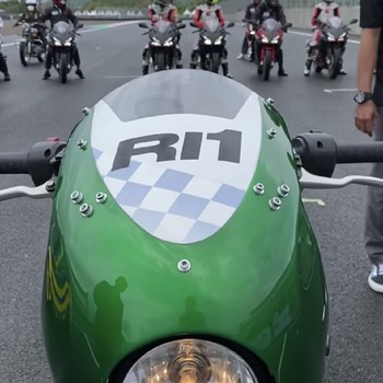 Brummm... Jokowi Jajal Sirkuit Mandalika Pakai Motor Custom