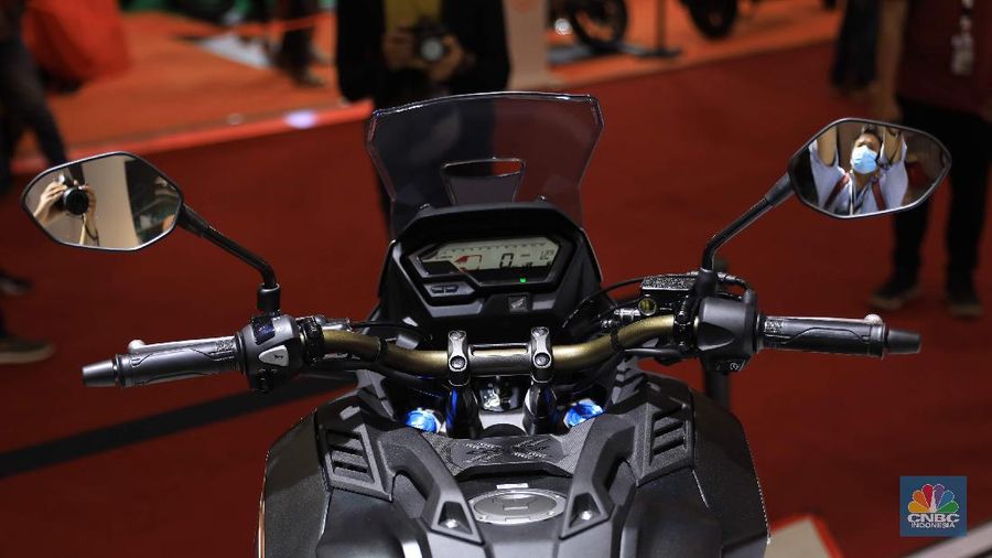 PT Astra Honda Motor (AHM) merilis motor sport adventure turing 150cc pertama di Indonesia yaitu New CB150X. (CNBC Indonesia/Muhammad Sabki)