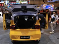 Luhut Perintahkan Wuling Bikin Mobil Listrik Rp150 Juta di RI