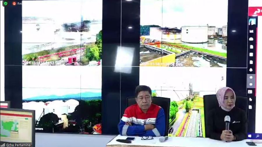 Dirut Pertamina, Nicke Widyawati Memberi Keterengan Pers Terkain Insiden Tangki Terbakar (Tangkapan Layar Zoom)