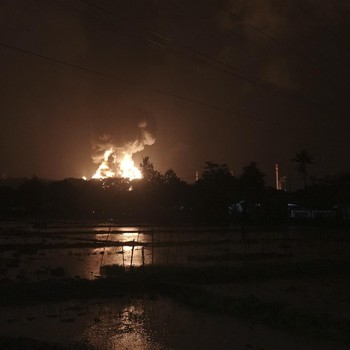 Ngeri! Penampakan Si Jago Merah Lahap Tangki Minyak Pertamina