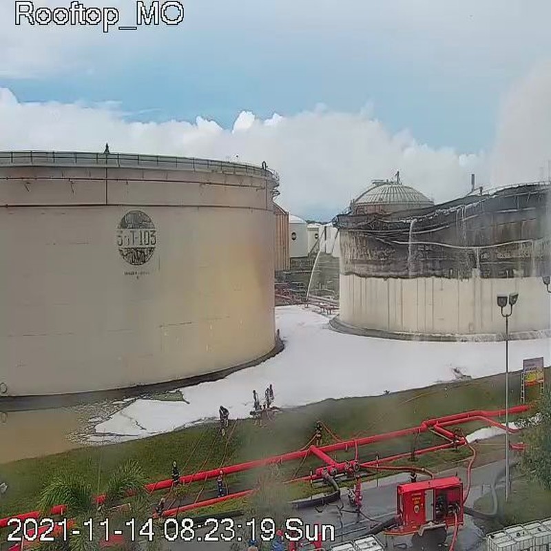 Pemadaman tangki kilang cilacap. (Dok Pertamina)