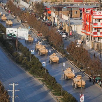 Taliban Pamer Senjata Besar-besaran, Satukan Militer AS-Rusia