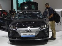 Mobil Listrik Berkeliaran di Jalan, Ternyata Ini Manfaatnya