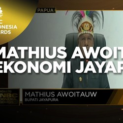 Mathius Awoitauw & Peran Masyarakat Adat di Ekonomi Jayapura