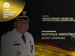 Mathius Awoitauw Raih " Breakthrough Award on Sociocultural'