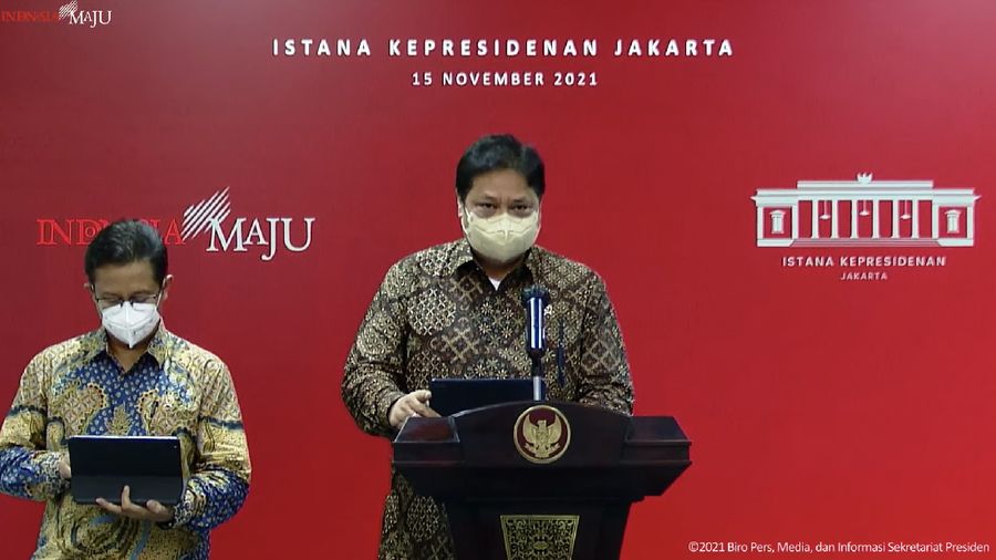 Menko Perekonomian Airlangga Hartarto memberi Keterangan Pers Menteri Terkait Evaluasi PPKM, Kantor Presiden, 15 November 2021