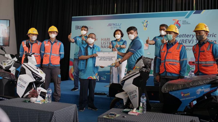 PLN Pakai 264 Motor Listrik Gesits untuk Kendaraan Operasional
