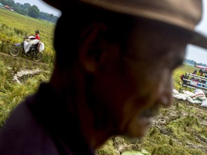 Prabowo Bakal Hapus Utang Petani, Nelayan-UMKM di Bank!