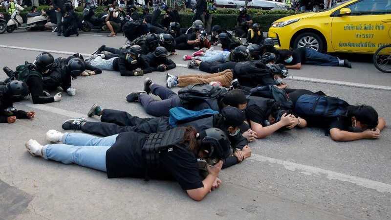 CORRECTS YEAR - Anti-government protesters hold banners calling for the monarchy reform marching to the German embassy in Bangkok, Thailand, Sunday, Nov. 14, 2021. Protesters calling for the reform of the monarchy returned to the streets of Bangkok despite the ruling of the Constitutional Court on Wednesday that such demands are tantamount to attempting to overthrow the system of government with the king as head of state. (AP Photo/Surat Sappakun)