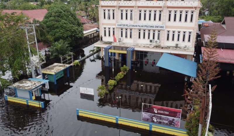 Banjir Sintang (Ist/ Instagram/ditjenpajakri) Banjir Sintang (Ist/ Instagram/ditjenpajakri)