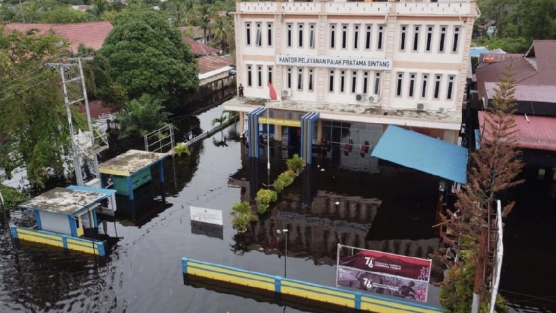 Banjir Sintang (Ist/ Instagram/ditjenpajakri)