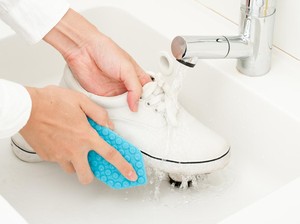 Cara Merawat Sepatu Putih agar Tidak Cepat Menguning