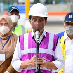Jokowi: Kalau Cuma Jalan Kampung, Peradabaan Kita Tertinggal