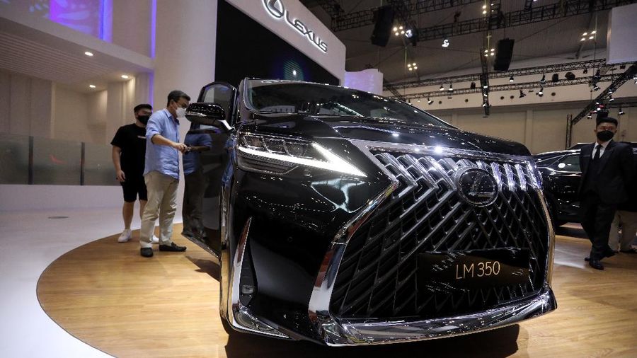 Lexus LM-350 (CNBC Indonesia/Andrean Kristianto)