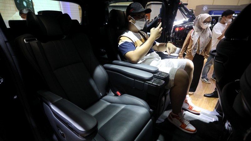 Lexus LM-350 (CNBC Indonesia/Andrean Kristianto)