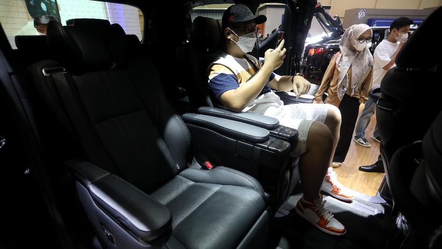 Lexus LM-350 (CNBC Indonesia/Andrean Kristianto)