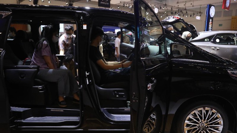 Lexus LM-350 (CNBC Indonesia/Andrean Kristianto)