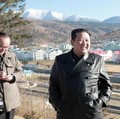 Hilang Sebulan, Pakai Jaket Kulit Kim Jong Un Nongol di Sini