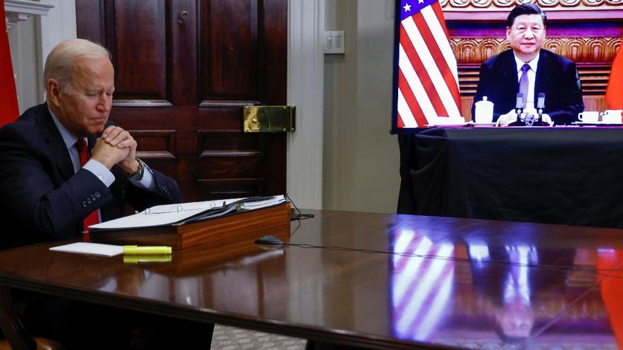 U.S. President Joe Biden speaks virtually with Chinese leader Xi Jinping from the White House in Washington, U.S. November 15, 2021. REUTERS/Jonathan Ernst