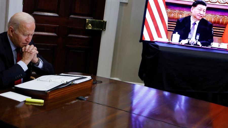 U.S. President Joe Biden speaks virtually with Chinese leader Xi Jinping from the White House in Washington, U.S. November 15, 2021.  REUTERS/Jonathan Ernst