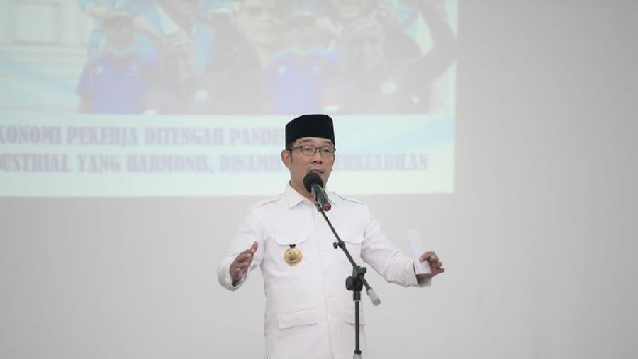 Gubernur Jawa Barat Ridwan Kamil saat Konferda ke- IX DPD KSPSI Provinsi Jawa Barat periode 2021-2026 di Hotel Bumi Makmur Indah, Lembang, Kabupaten Bandung Barat, Selasa (16/11/2021).