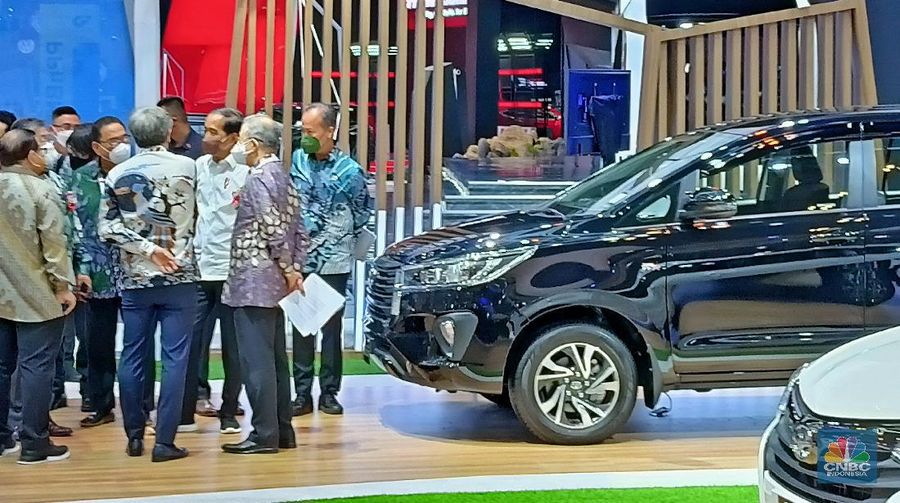 Jokowi di GIIAS 2021 (CNBC Indonesia/Ferry Sandi)