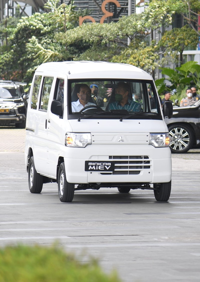Jokowi di GIIAS 2021 (Lukas - Biro Pers Sekretariat Presiden)
