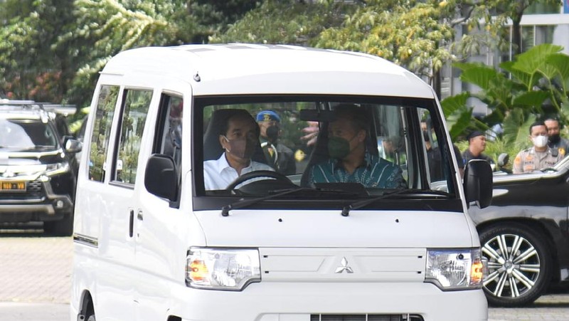 Jokowi di GIIAS 2021 (Lukas - Biro Pers Sekretariat Presiden)