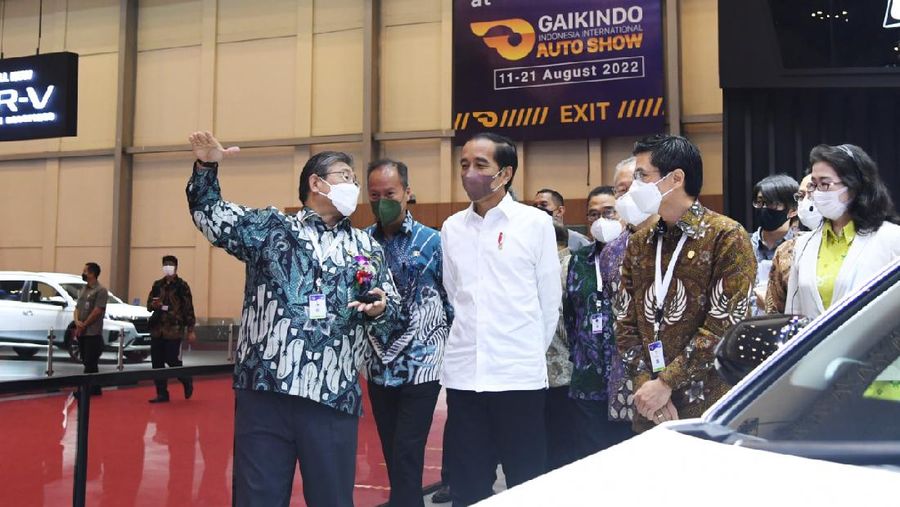Jokowi di GIIAS 2021 (Lukas - Biro Pers Sekretariat Presiden)