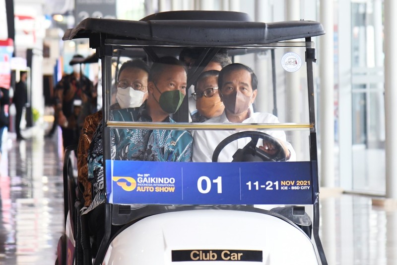 Jokowi di GIIAS 2021 (Lukas - Biro Pers Sekretariat Presiden)