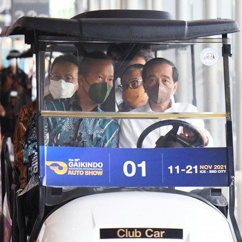 Jokowi Jajal 'Pembunuh' Avanza hingga Hujan 'Buyar' Mandalika