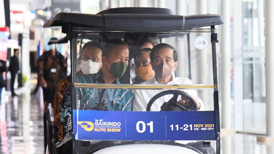 Jokowi di GIIAS 2021 (Lukas - Biro Pers Sekretariat Presiden)