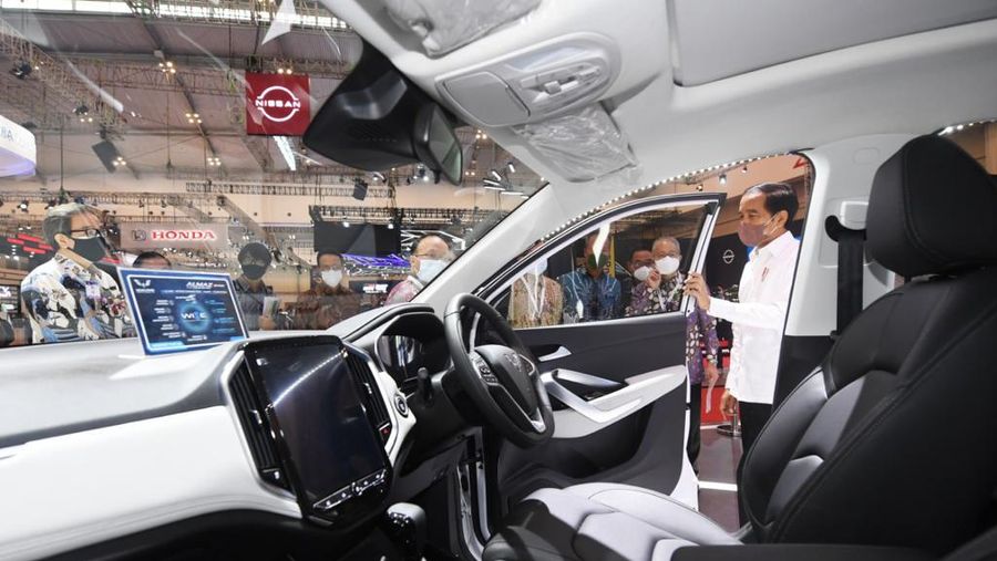 Jokowi di GIIAS 2021 (Lukas - Biro Pers Sekretariat Presiden)