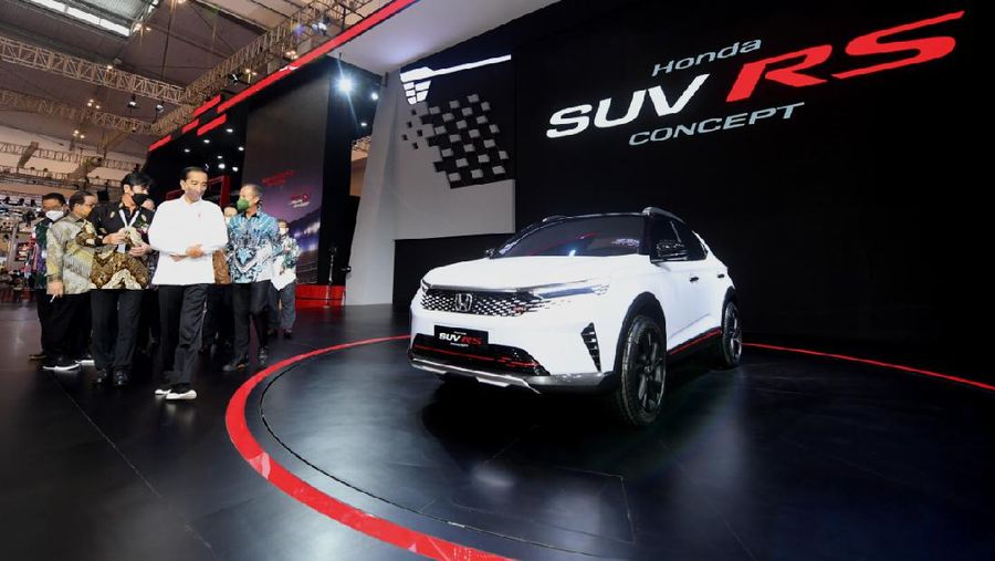 Jokowi di GIIAS 2021 (Lukas - Biro Pers Sekretariat Presiden)