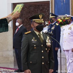Erick Tunjuk KSAD Dudung Abdurachman Jadi Komut Pindad