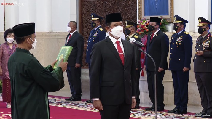 Pelantikan Mayor Jenderal TNI Suharyanto sebagai Kepala Badan Nasional Penanggulangan Bencana (BNPB) di Istana Negara, Rabu, 17/11.  (Tangkapan Layar Youtube/Sekretariat Presiden)