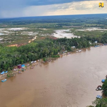 Belum Juga Surut, Begini Parahnya Banjir Sintang