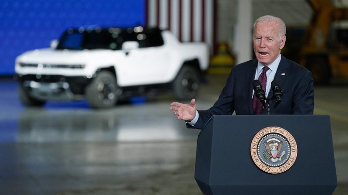 Biden President Joe Biden speaks during a visit to the General Motors Factory ZERO electric vehicle assembly plant, Wednesday, Nov. 17, 2021, in Detroit. (AP Photo/Evan Vucci)